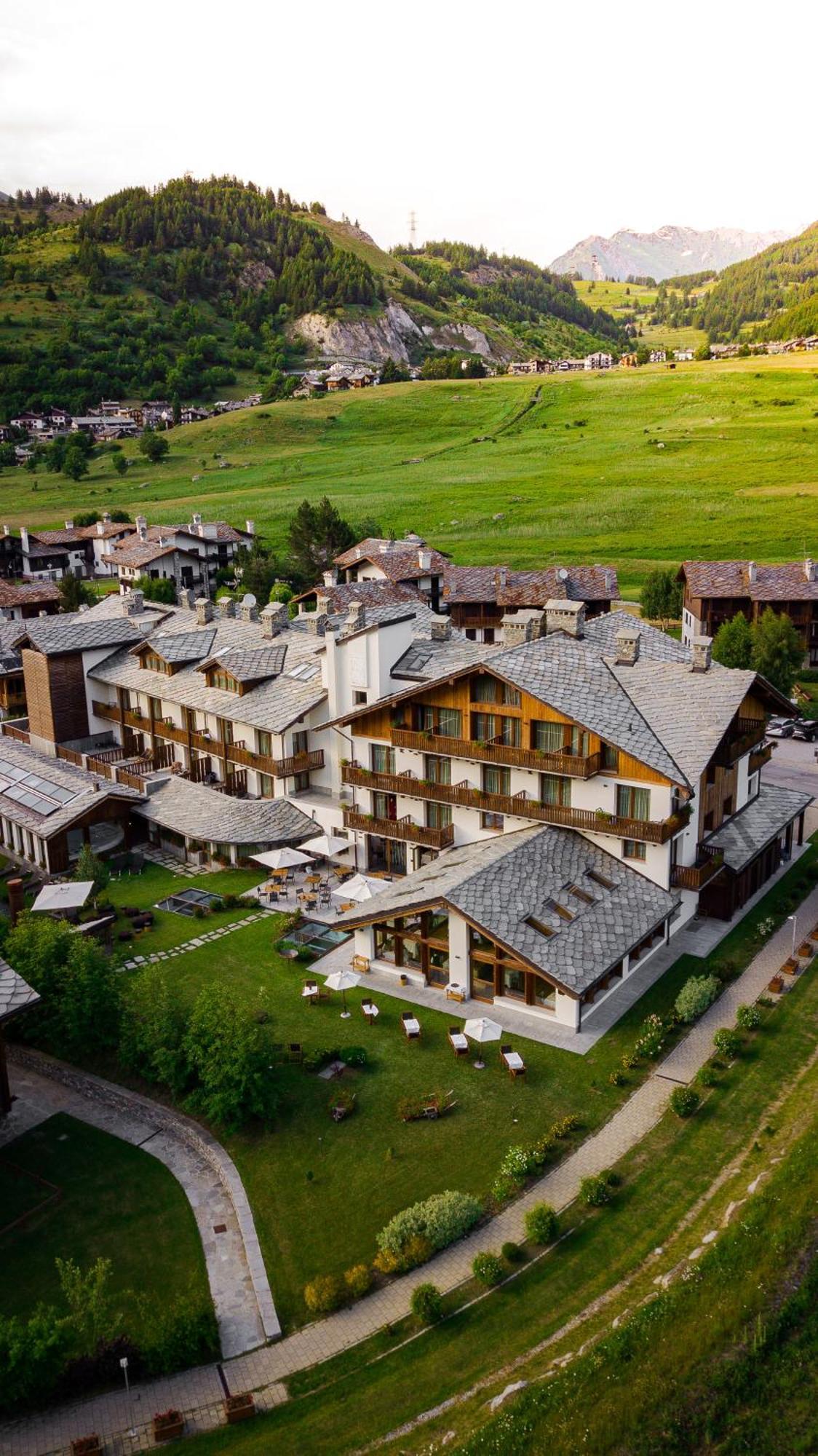 Montana Lodge&Spa La Thuile Esterno foto