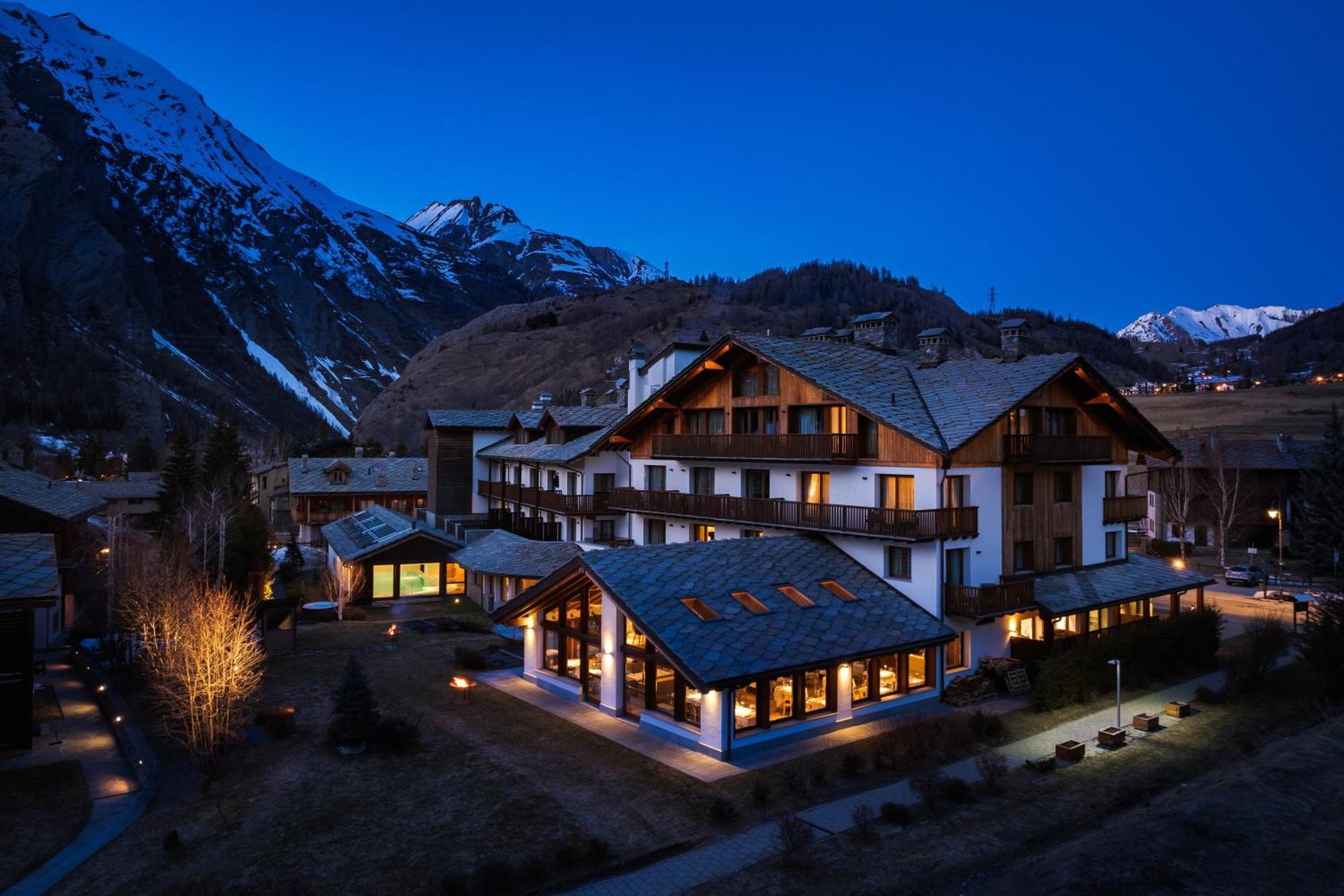Montana Lodge&Spa La Thuile Esterno foto