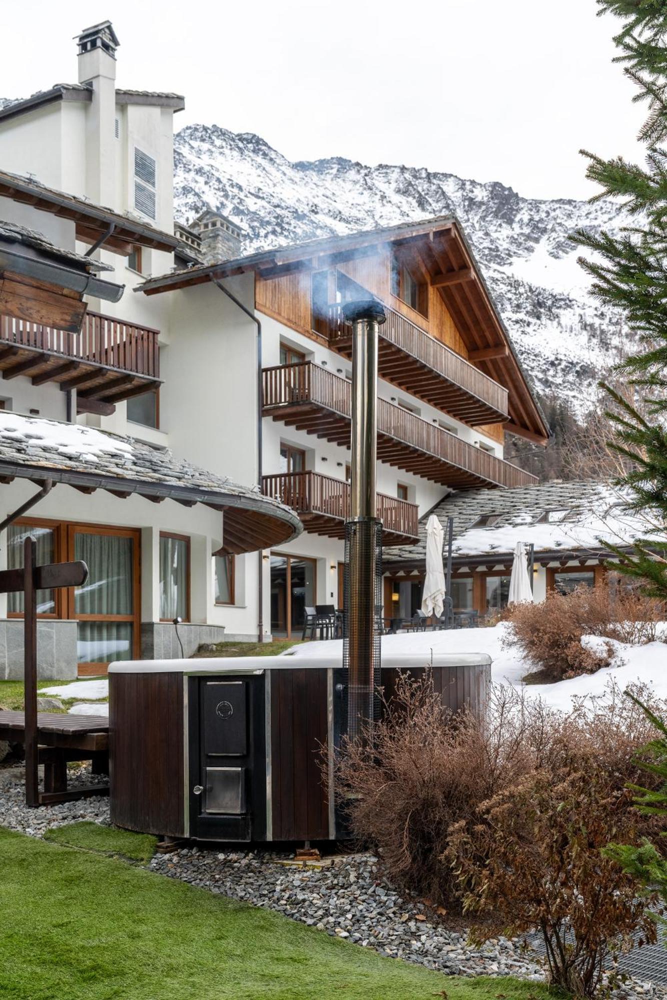 Montana Lodge&Spa La Thuile Esterno foto